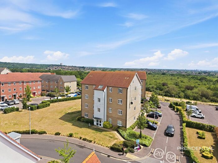 2 Bedroom Flat For Sale In Blackthorn Avenue, Chigwell, IG7