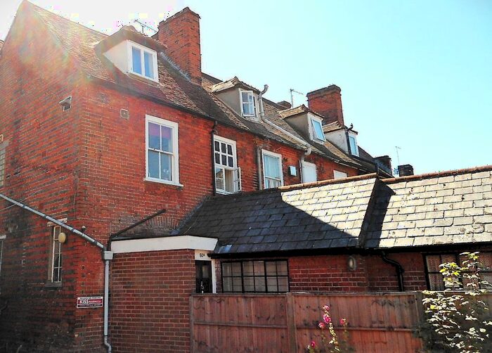 2 Bedroom Flat To Rent In High Street, Ingatestone, Essex, CM4
