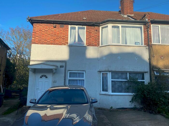 2 Bedroom Maisonette To Rent In Oakleigh Close, Whetstone, N20