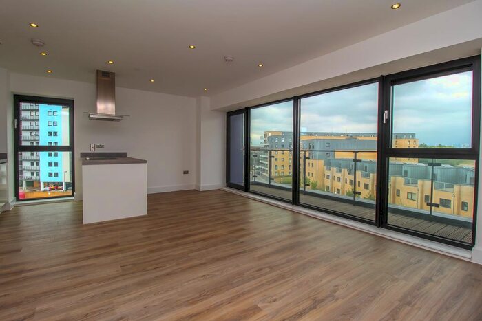 2 Bedroom Flat To Rent In Waterford House, Bayscape, Cardiff Marina CF11