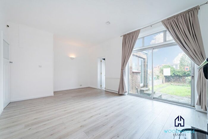 3 Bedroom Terraced House To Rent In Horsham Avenue, London, N12