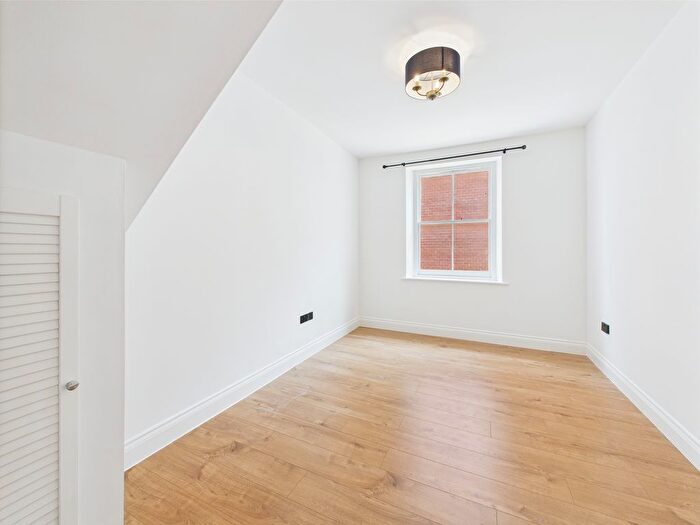 1 Bedroom Flat To Rent In Chapel Road, Worthing, BN11