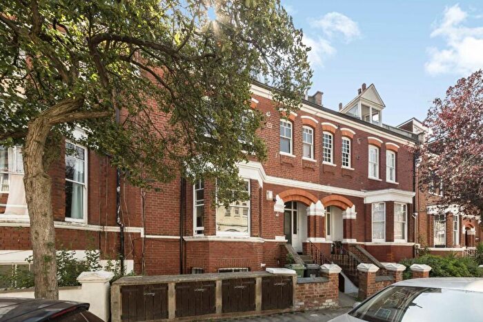3 Bedroom Flat To Rent In Dennington Park Road, West Hampstead, NW6