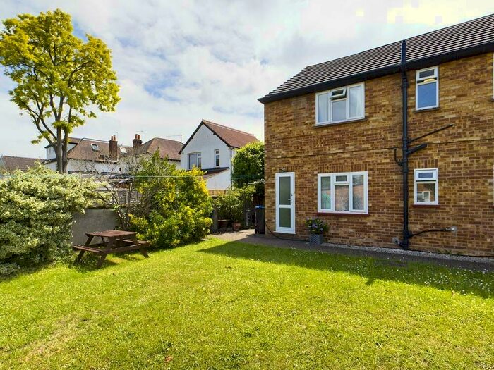 2 Bedroom Maisonette To Rent In Chertsey, Surrey, KT16