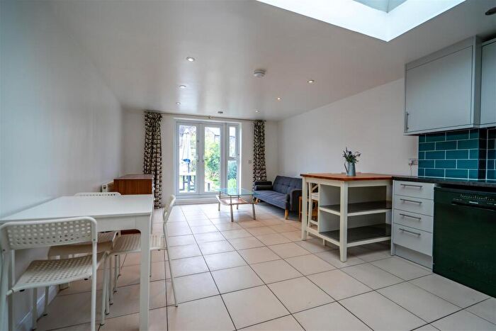 3 Bedroom Terraced House To Rent In Poynton Road, Tottenham, N17