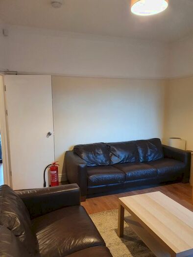 4 Bedroom Terraced House To Rent In Rusholm Grove, Manchester M14