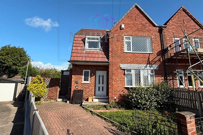 3 Bedroom Semi-detached House For Sale In Grove Road, Pontefract, West Yorkshire, WF8