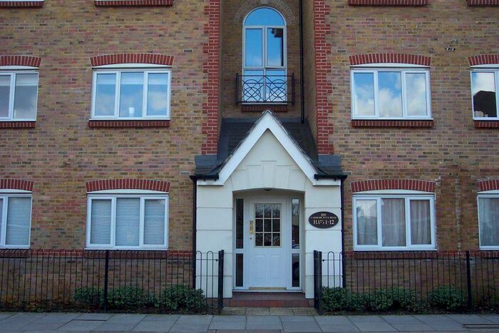 2 Bedroom Apartment To Rent In Canbury Park Road, KT2