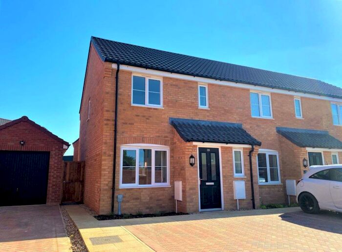 3 Bedroom Semi-Detached House To Rent In Wymondham, NR18