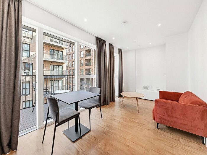 Studio To Rent In Uncle Colindale, London, NW9