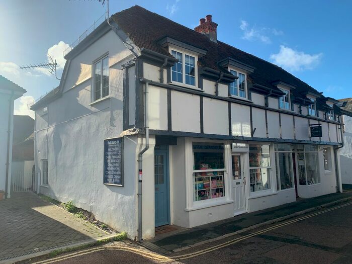 3 Bedroom Flat To Rent In High Street, Yarmouth, PO41