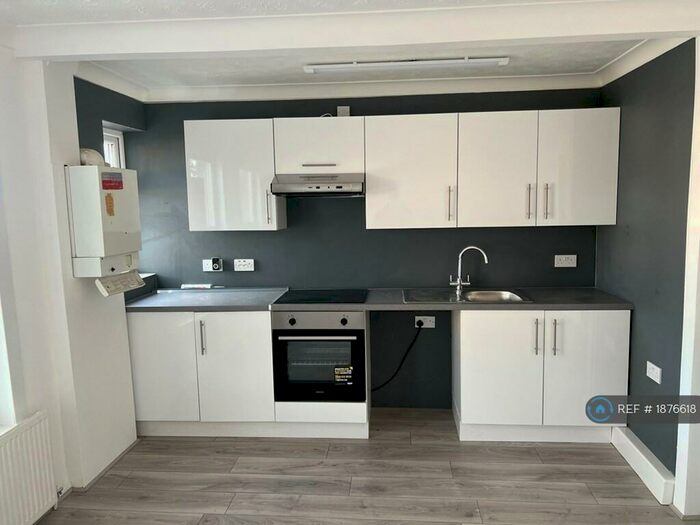 1 Bedroom Flat To Rent In York Road, Ilford, IG1