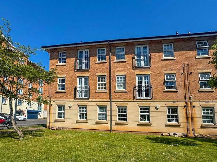 2 Bedroom Apartment For Sale In Lion Court, Northampton, NN4