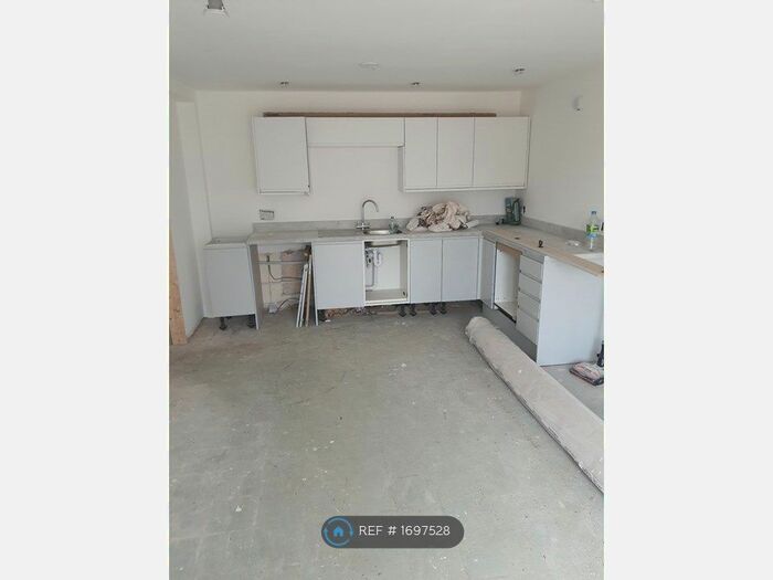 2 Bedroom Flat To Rent In Vernon Avenue, Peacehaven, BN10