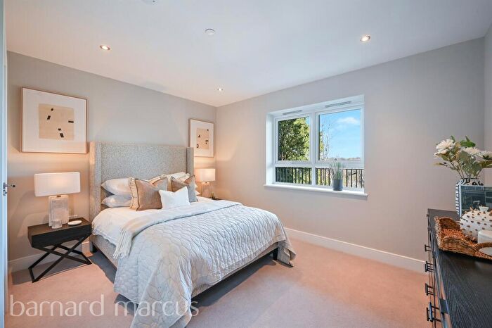 3 Bedroom Apartment For Sale In Riddlesdown Road, Purley, CR8