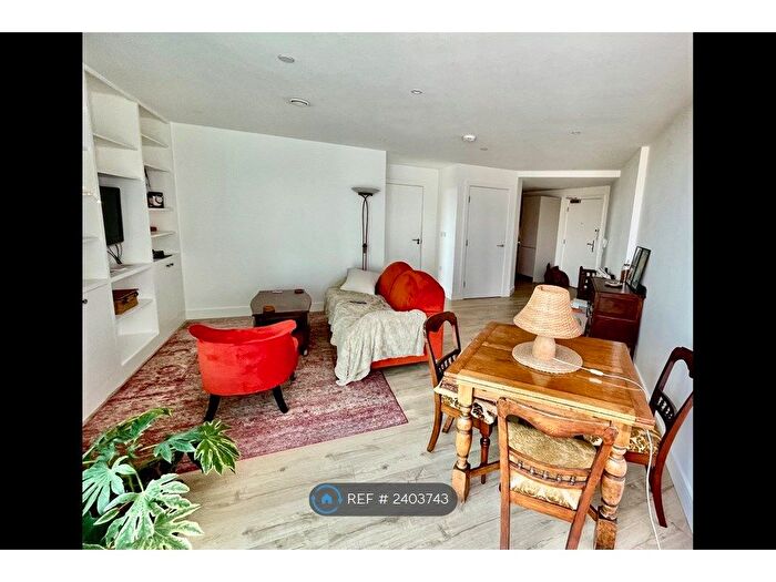 1 Bedroom Flat To Rent In Churchyard Row, London, SE11