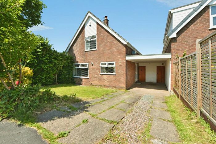 3 Bedroom Link Detached House For Sale In Constable Drive, Marple Bridge, Stockport, Greater Manchester, SK6
