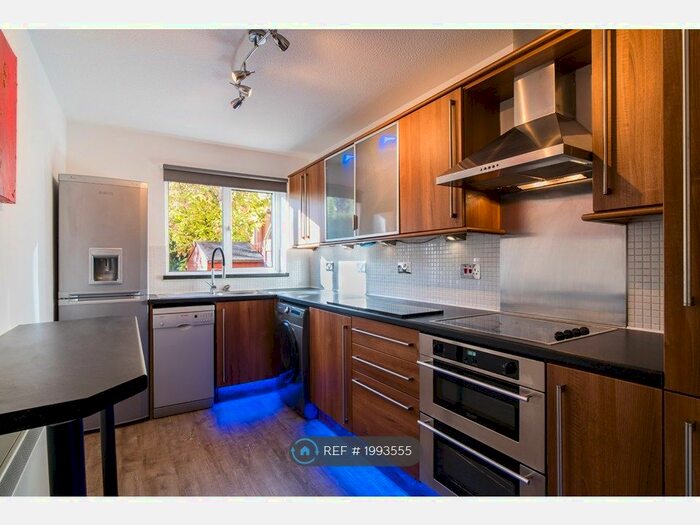 2 Bedroom Maisonette To Rent In Cumberland Close, Bristol, BS1