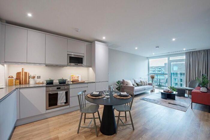 1 Bedroom Apartment To Rent In Moat Street, London, SW11