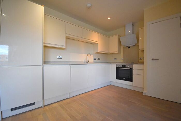 1 Bedroom Flat To Rent In Cleeve Road, Leatherhead, KT22