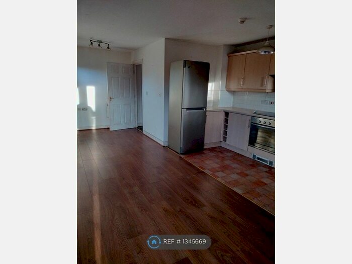 2 Bedroom Flat To Rent In Chester Road, Manchester, M32