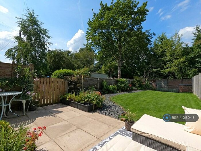 2 Bedroom Terraced House To Rent In Queen Street, Salford, M6