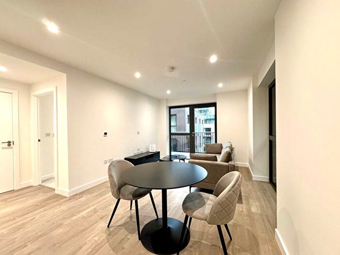 1 Bedroom Flat To Rent In Damsel Grove, London, N4