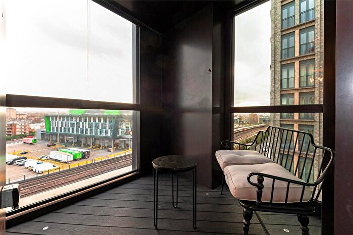 3 Bedroom Flat To Rent In Thornes House, Charles Clowes Walk, London, SW11