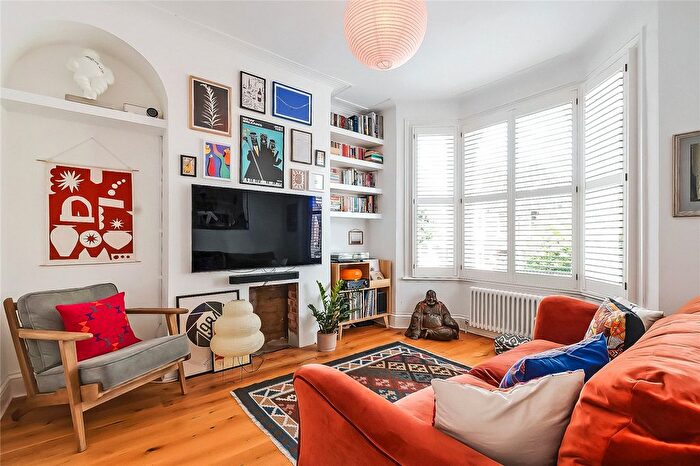 2 Bedroom Flat For Sale In Oglander Road, Peckham Rye, London, SE15