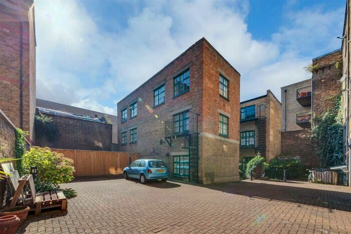 Garage / Parking To Rent In Oakley Yard, Shoreditch, E2