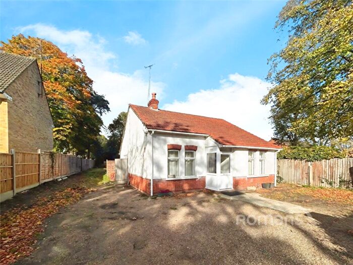 3 Bedroom Bungalow To Rent In St. Johns Road, Farnborough, GU14