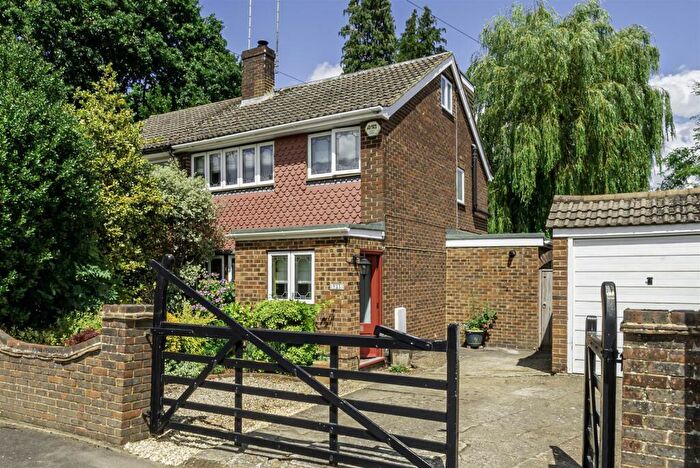 4 Bedroom House To Rent In Highfield Path, Farnborough, GU14