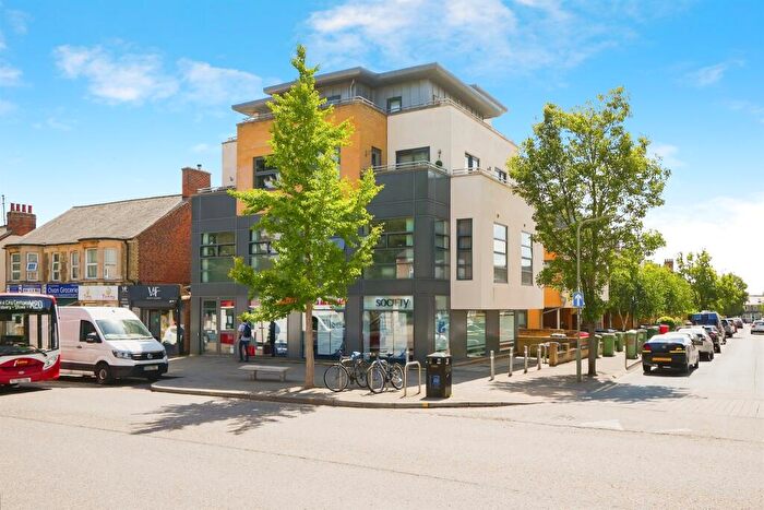 2 Bedroom Flat For Sale In London Road, Headington, Oxford, OX3