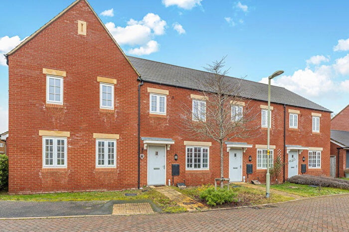 2 Bedroom Terraced House For Sale In Parsons Piece, Banbury, OX16