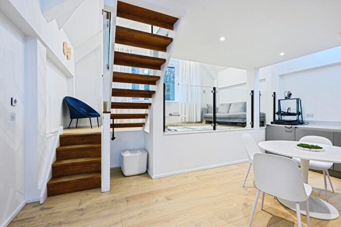 1 Bedroom Property For Sale In London Road North, Merstham, Redhill, Surrey, RH1