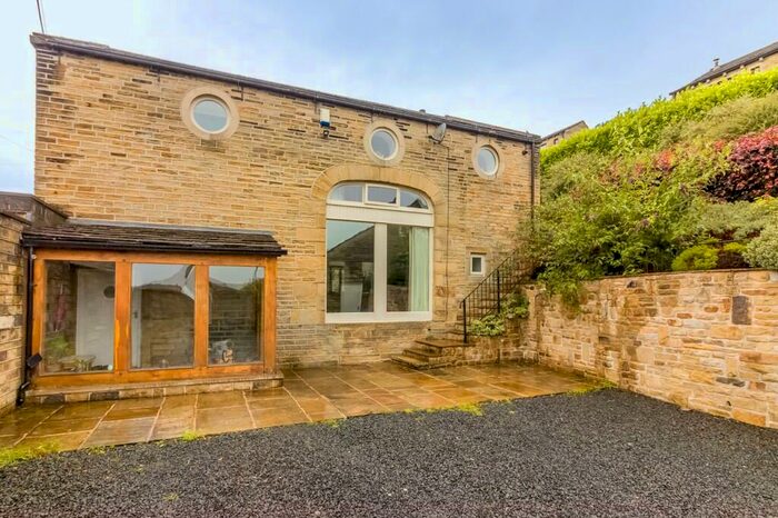4 Bedroom Barn Conversion For Sale In Arrunden Lane, Holmfirth, HD9