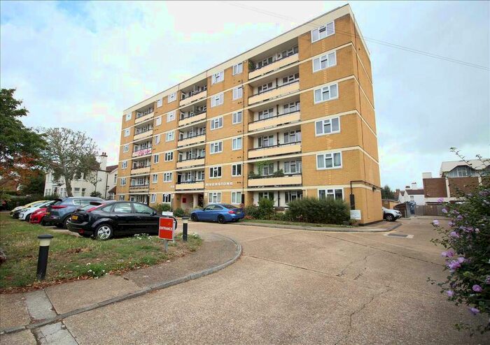 2 Bedroom Flat To Rent In Crowstone Road, Westcliff-On-Sea, SS0
