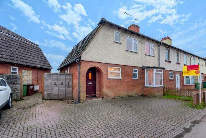 3 Bedroom Semi-Detached House To Rent In Tring Road, Aylesbury, HP20