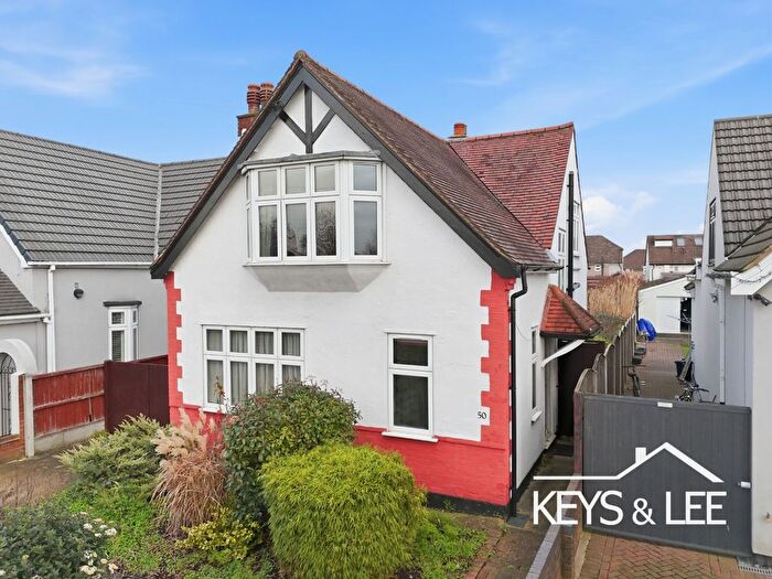 2 Bedroom Detached House For Sale In Clyde Way, Romford, RM1