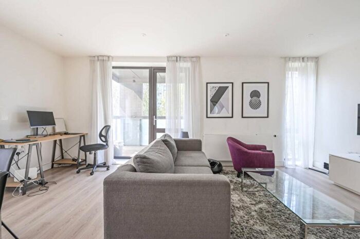 1 Bedroom Flat For Sale In Deauville Close, , Canary Wharf, London, E14