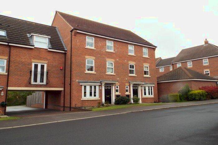 4 Bedroom Town House To Rent In Hemsworth, Pontefract, WF9