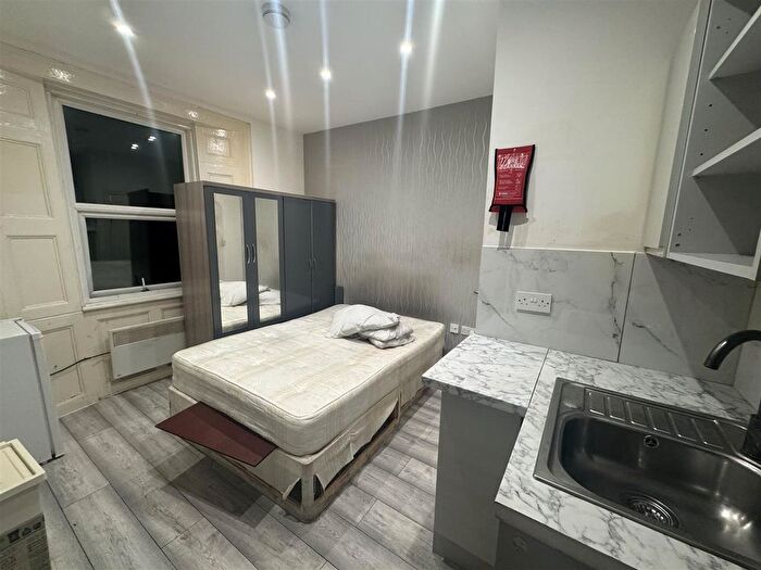 Property To Rent In Kingsland Road, Hackney, London, E8