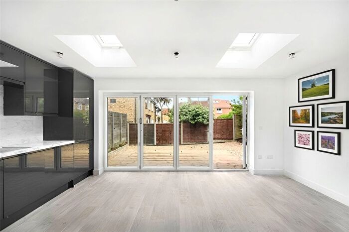 3 Bedroom Detached House To Rent In Highcombe, Charlton, London, SE7