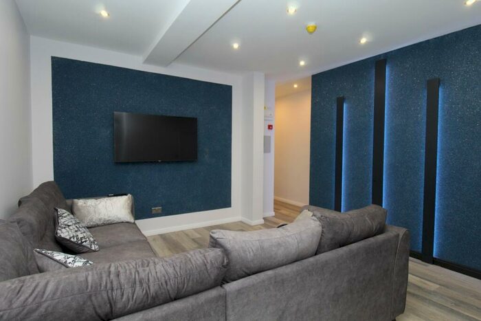 6 Bedroom Detached House To Rent In Cardigan Road, Hyde Park, LS6