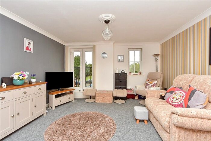 2 Bedroom Flat For Sale In Amethyst Drive, Sittingbourne, Kent, ME10