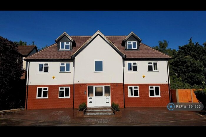 2 Bedroom Flat To Rent In Admirals Court, Reading, RG1