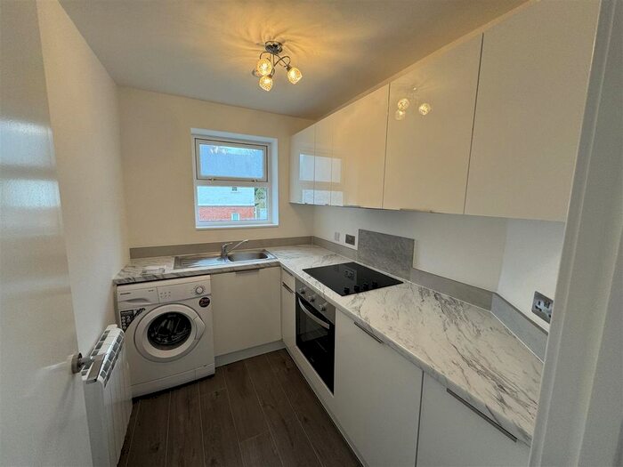 1 Bedroom Flat To Rent In Laburnham Road, Maidenhead, SL6