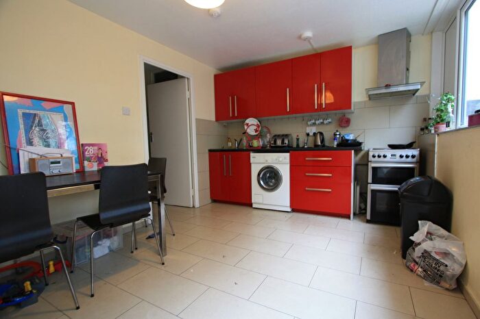 4 Bedroom Flat To Rent In Neville Close, London, SE15