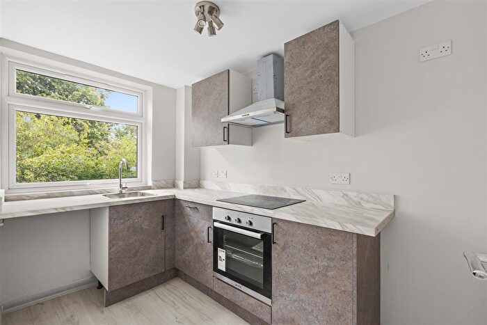 1 Bedroom Flat To Rent In Pettifer Way, High Wycombe, HP12