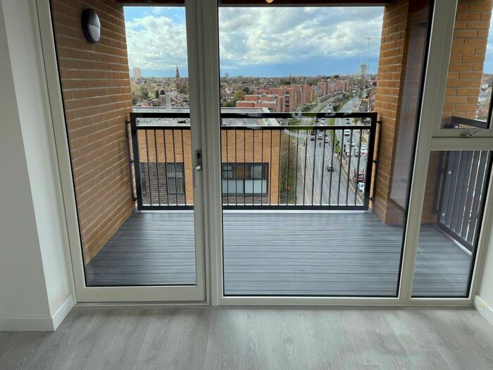 2 Bedroom Flat To Rent In East Acton Lane, Ealing, W3